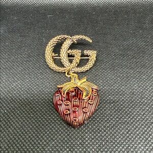 ✅ PRICE IS FIRM ✅ FASHION  Gold Brooch with Red Enamel Strawberry